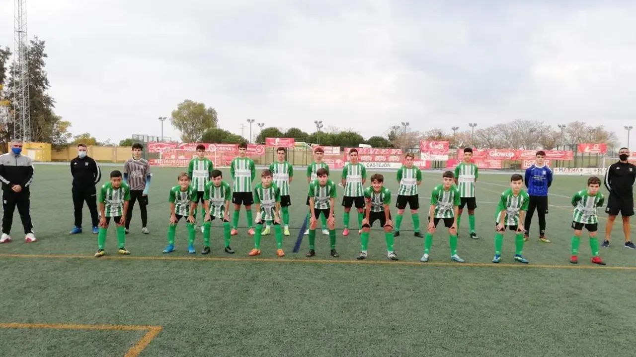 La expedici&oacute;n verdiblanca en las instalaciones donde se disput&oacute; el encuentro - ASCF