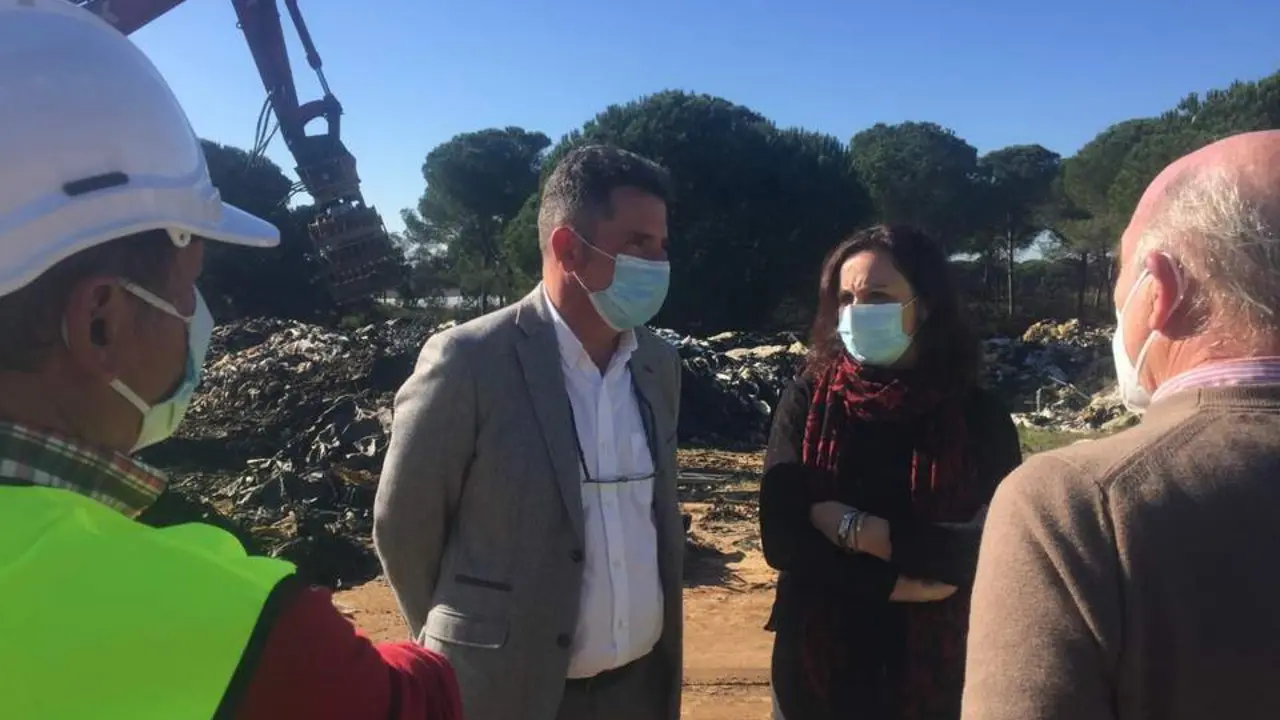 Visita al dep&oacute;sito de residuos agr&iacute;colas de Moj&oacute;n Blanco. - VH
