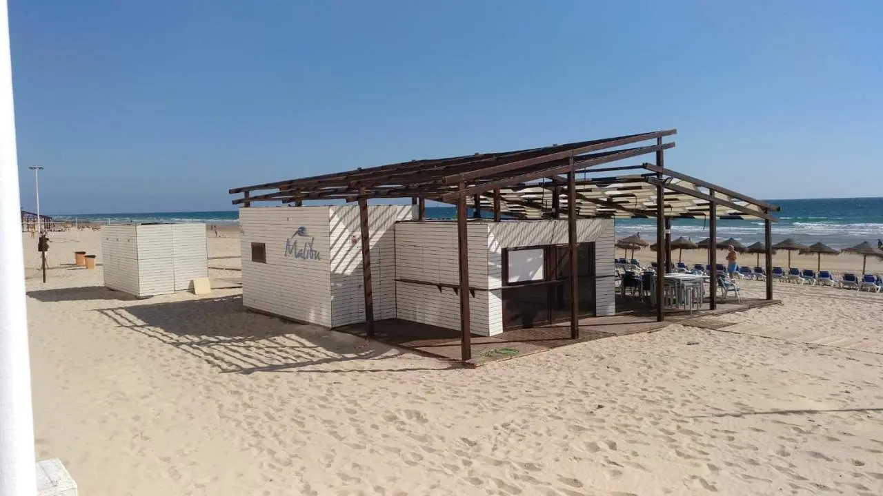 Un chiringuito de una de las playas de C&aacute;diz - Alvaro Geneiro