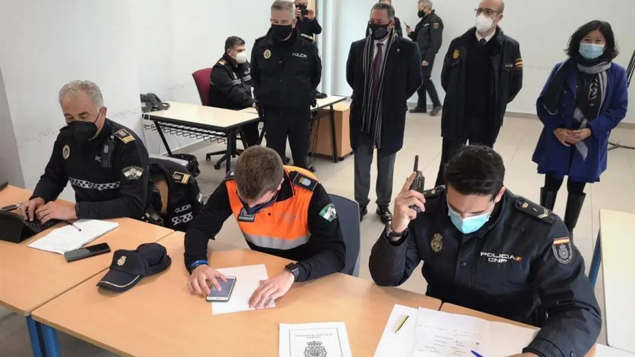 Rub&eacute;n P&eacute;rez, en su visita al Cecop.  - Andaluc&iacute;a Informaci&oacute;n
