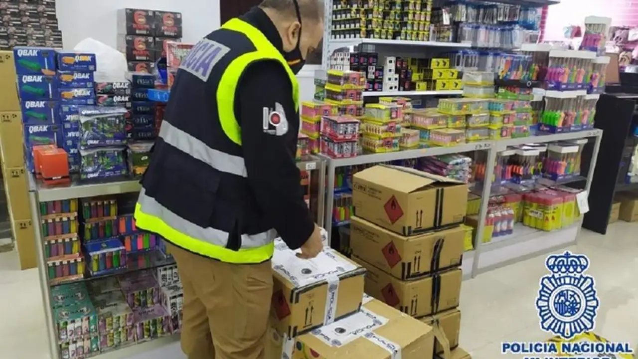 Material intervenido en la Operaci&oacute;n Fuego. - Polic&iacute;a Nacional M&aacute;laga