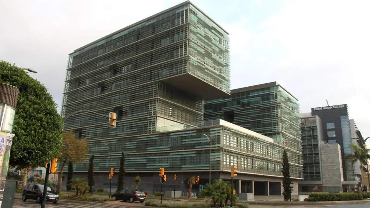 El edificio de usos m&uacute;ltiples. - EP