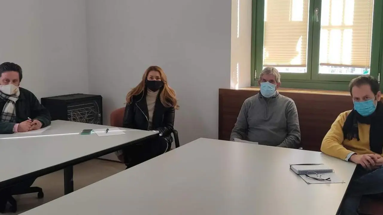 Vox con la gaviota. - viva