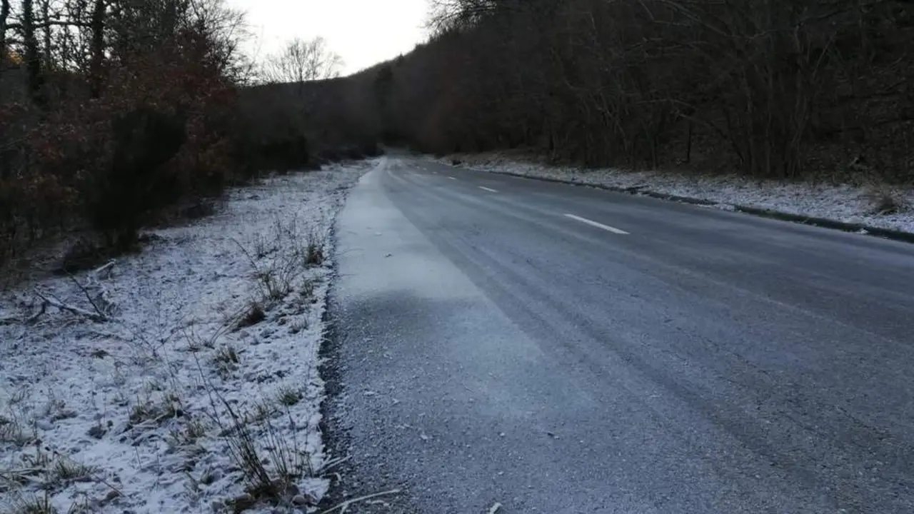 Carretera con hielo. - Europa Press