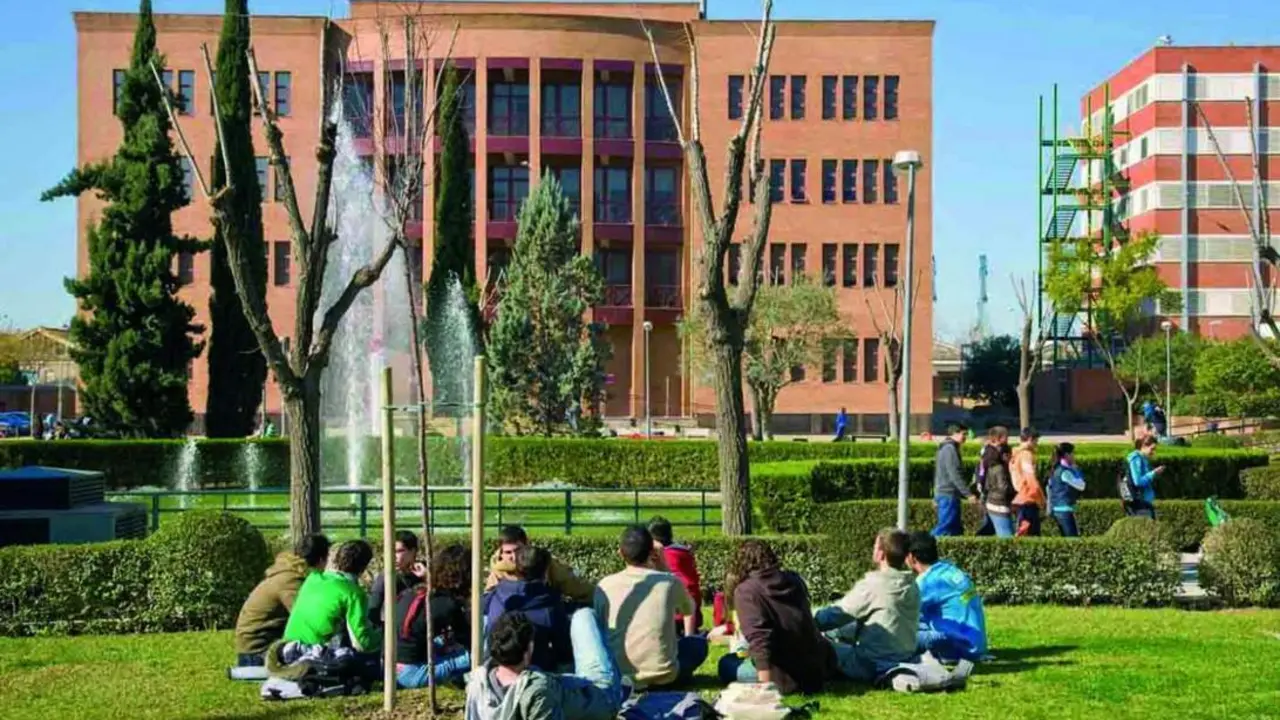 El campus de la Universidad de Sevilla. -| US