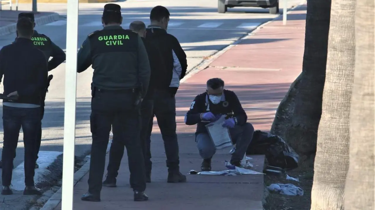La Guardia Civil recoge pruebas. - &Aacute;lex Zea/Europa Press