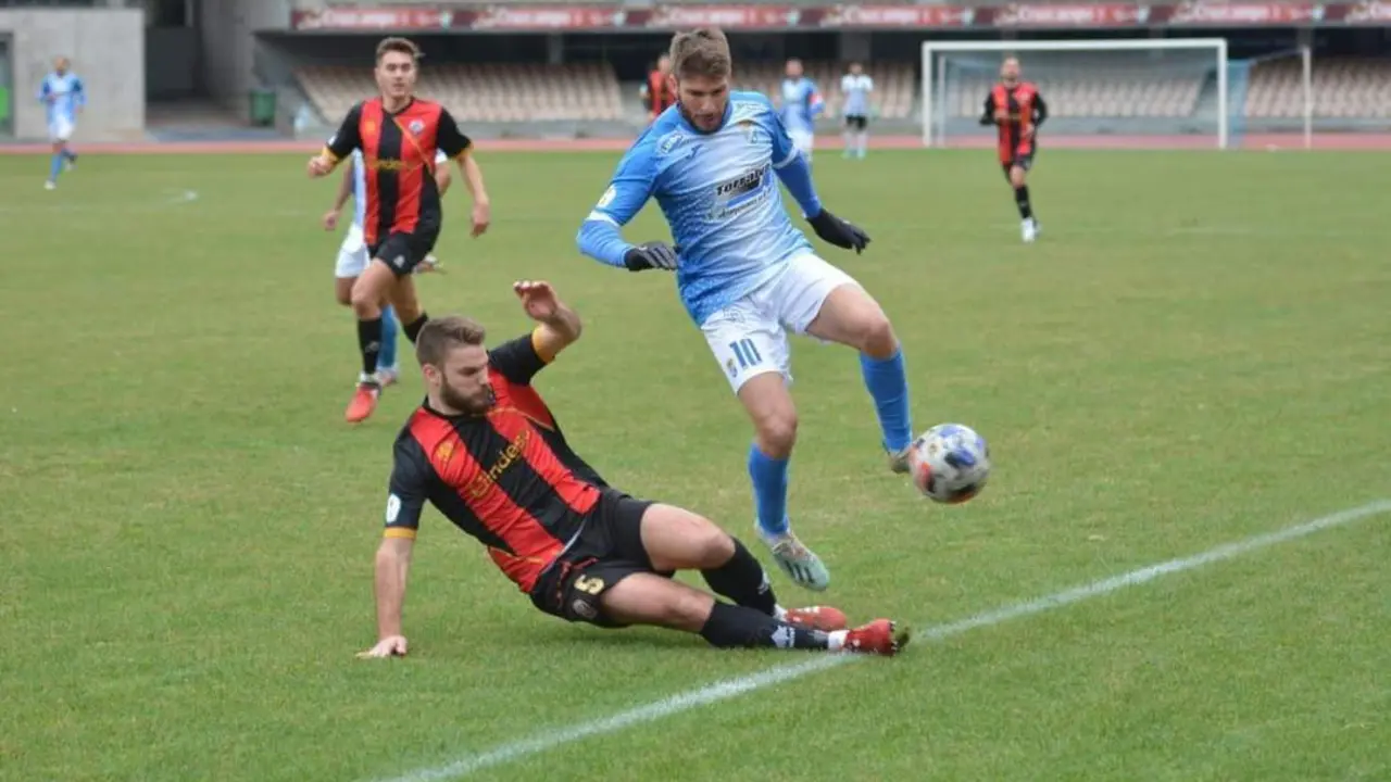 Lolo Garrido, durante el partido del pasado domingo en Chap&iacute;n. - Xerez CD