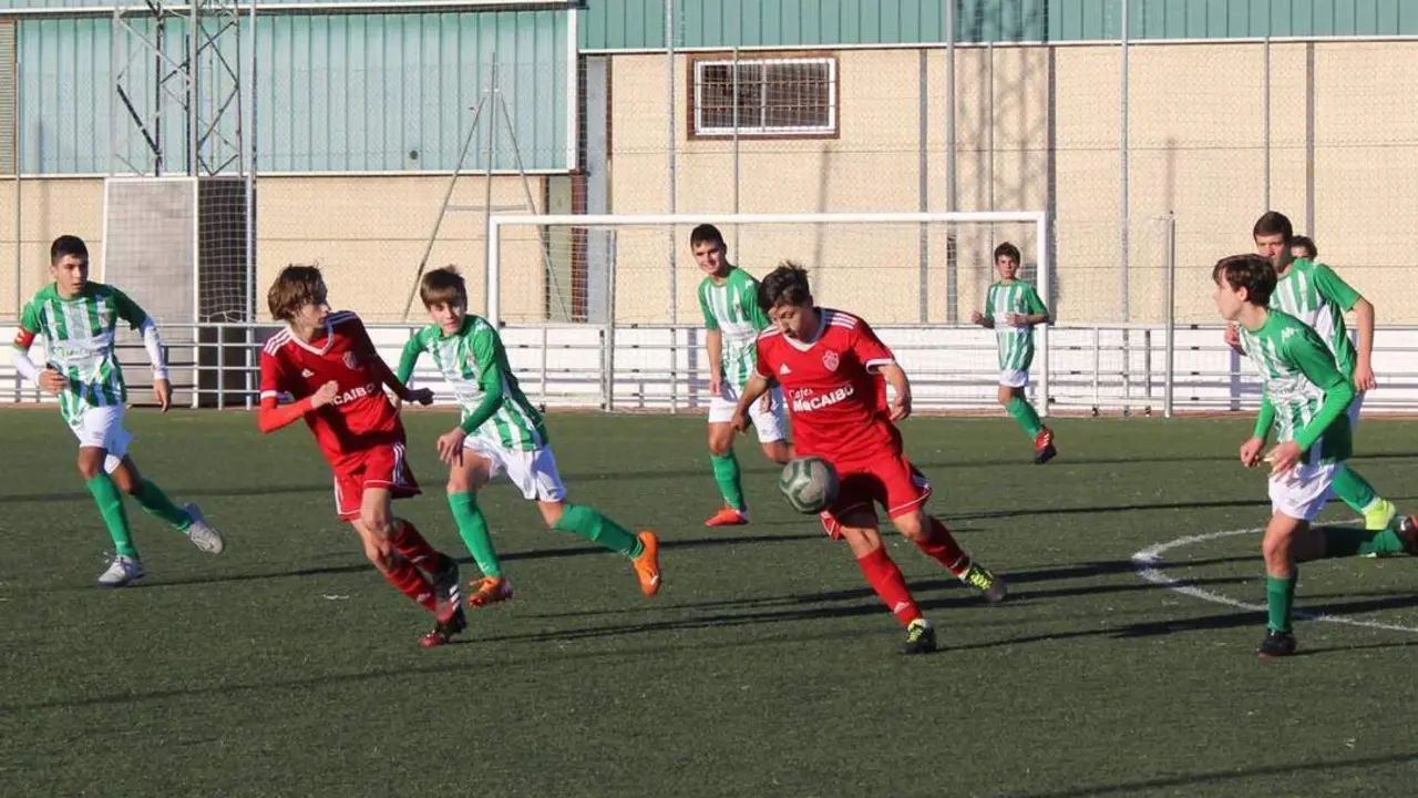 Una acci&oacute;n del partido del infantil A del Atl&eacute;tico Sanluque&ntilde;o - Utrera - Ra&uacute;l J. Bustillos