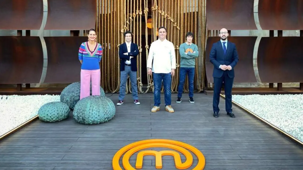 MasterChef en El Puerto (alcalde Germ&aacute;n Beardo con los jueces del programa). - Viva