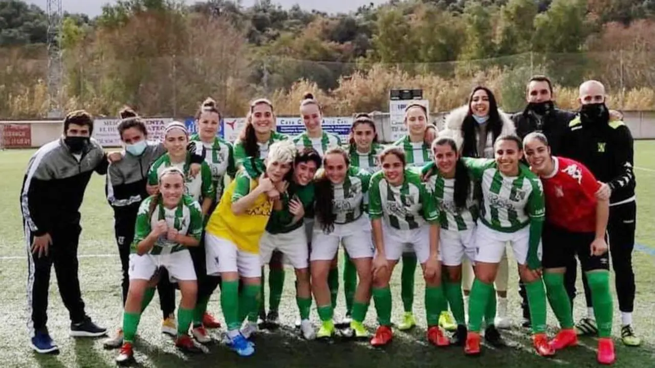 El Atl&eacute;tico Sanluque&ntilde;o Femenino celebrando la victoria obtenida en El Bosque - 