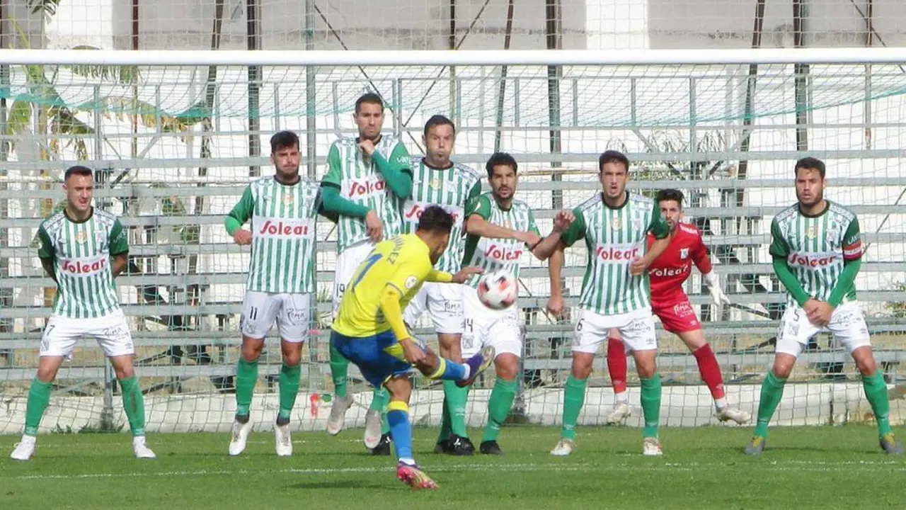 Clara ocasi&oacute;n de Las Palmas Atl&eacute;tico ante el Atl&eacute;tico Sanluque&ntilde;o en El Palmar - Ra&uacute;l J. Bustillos