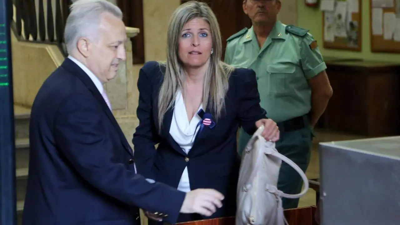 Ana Hermoso, saliendo de los juzgados de Sevilla. - EP
