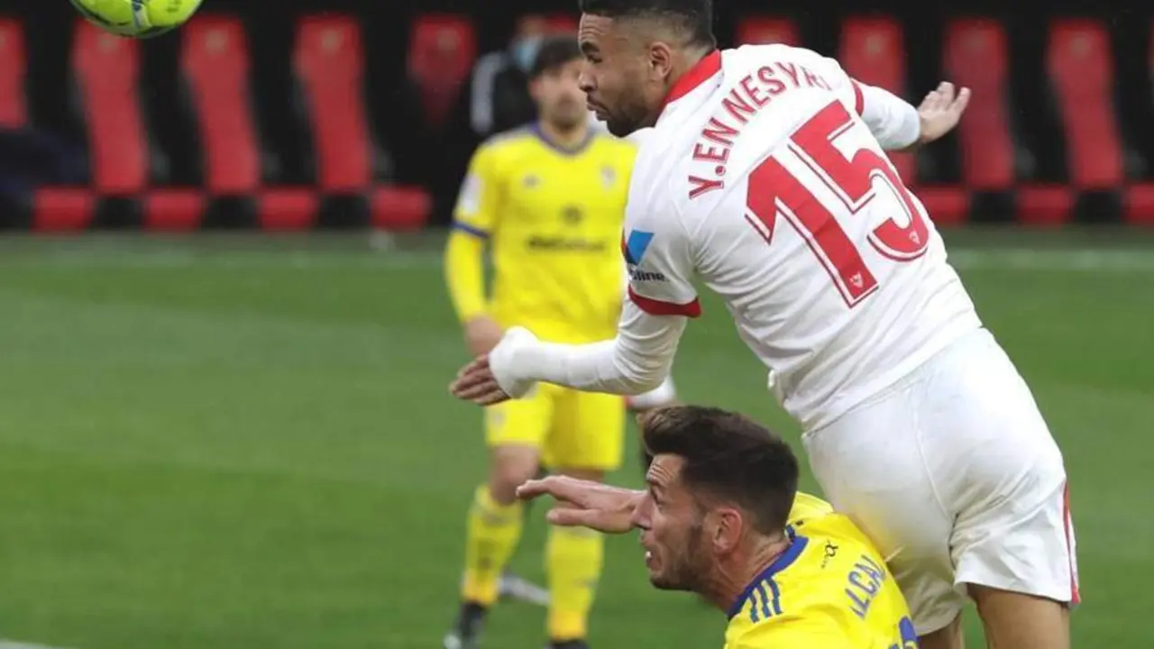 En Nesyri durante el partido ante el C&aacute;diz CF de la pasada jornada. - efe