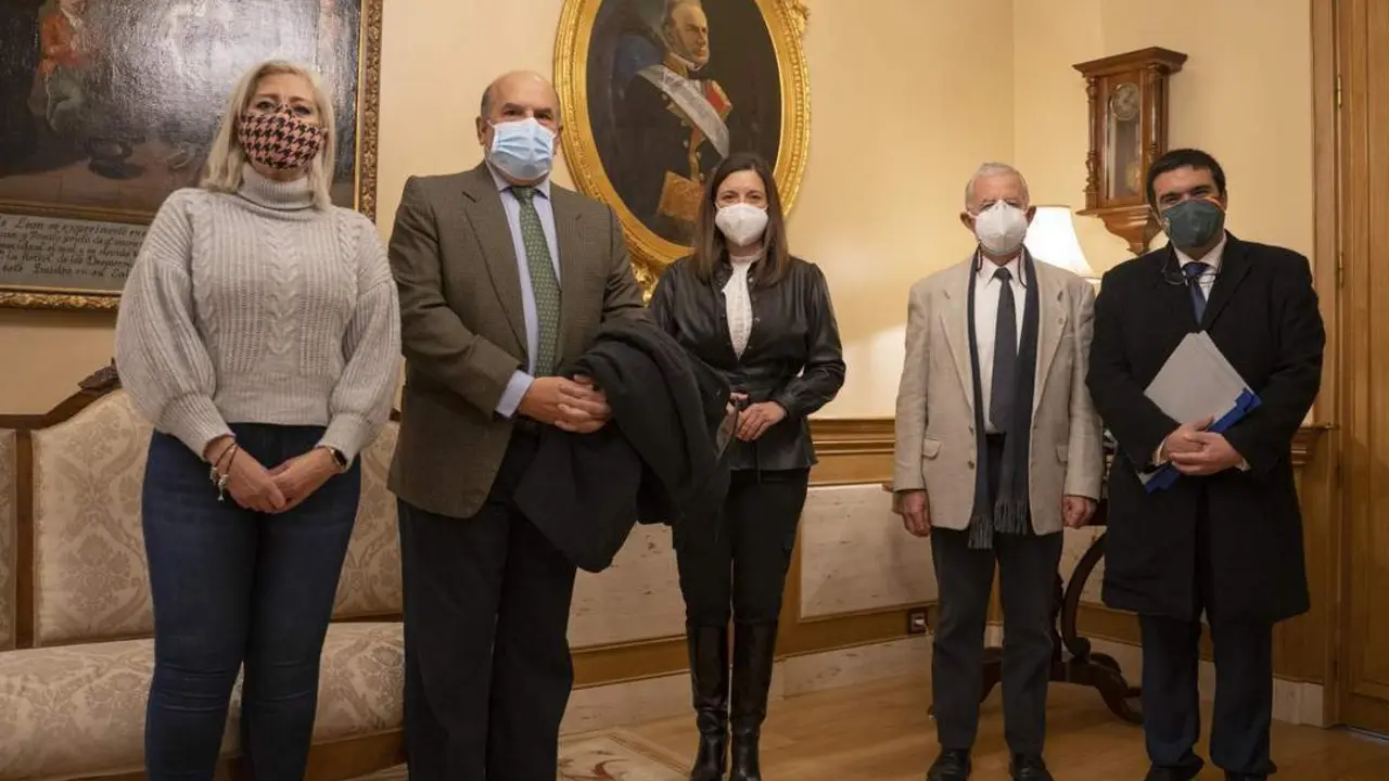 Recepci&oacute;n al comit&eacute; organizador. - 