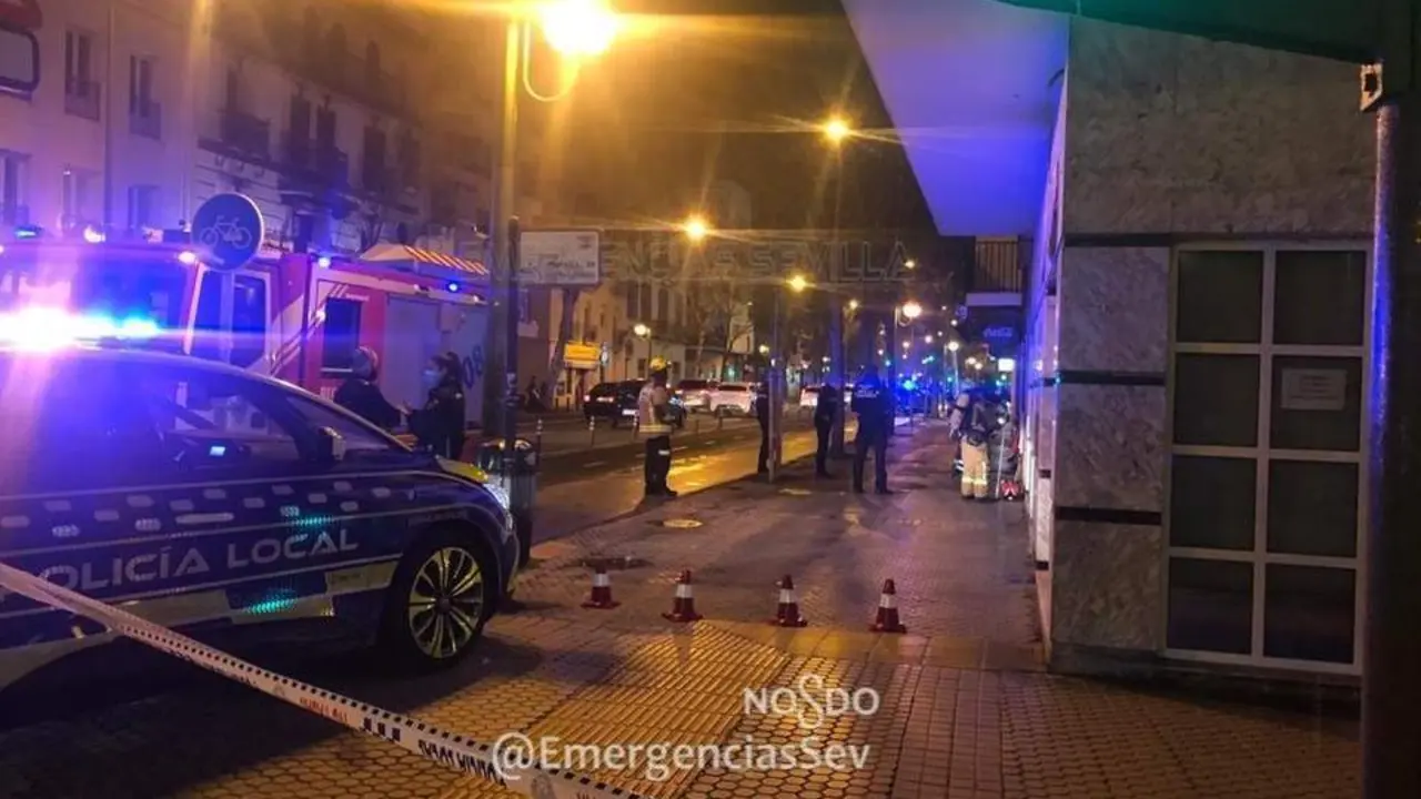 Los Bomberos actuando en la calle Resolana. - EMERGENCIAS