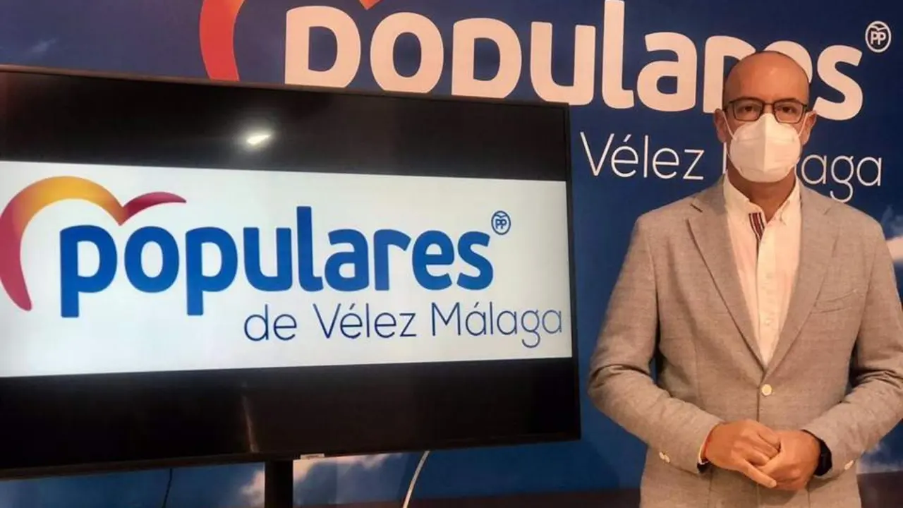 El viceportavoz del PP en el Ayuntamiento de V&eacute;lez M&aacute;laga. - VM