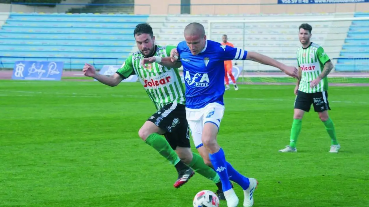 Lolo se enfrent&oacute; al equipo de su ciudad, el Atl&eacute;tico Sanluque&ntilde;o - Jos&eacute; F. Cabeza