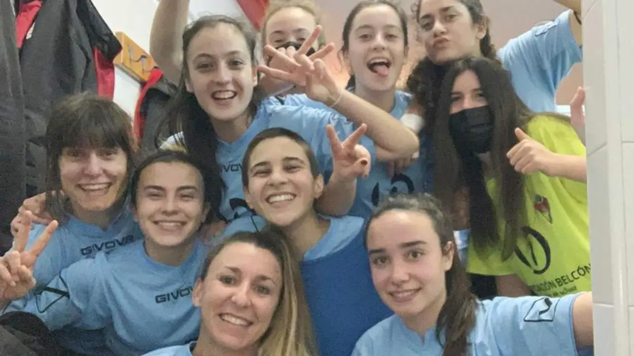 Las jugadoras del Belc&oacute;n celebran el triunfo obtenido en tierras almerienses - BLFF