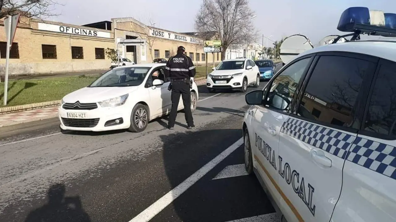 Control policial en Bollullos. - VH