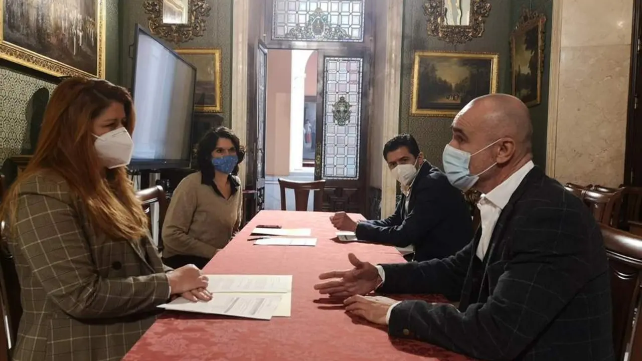 Reuni&oacute;n entre Adelante Sevilla y el Gobierno municipal. - AYTO