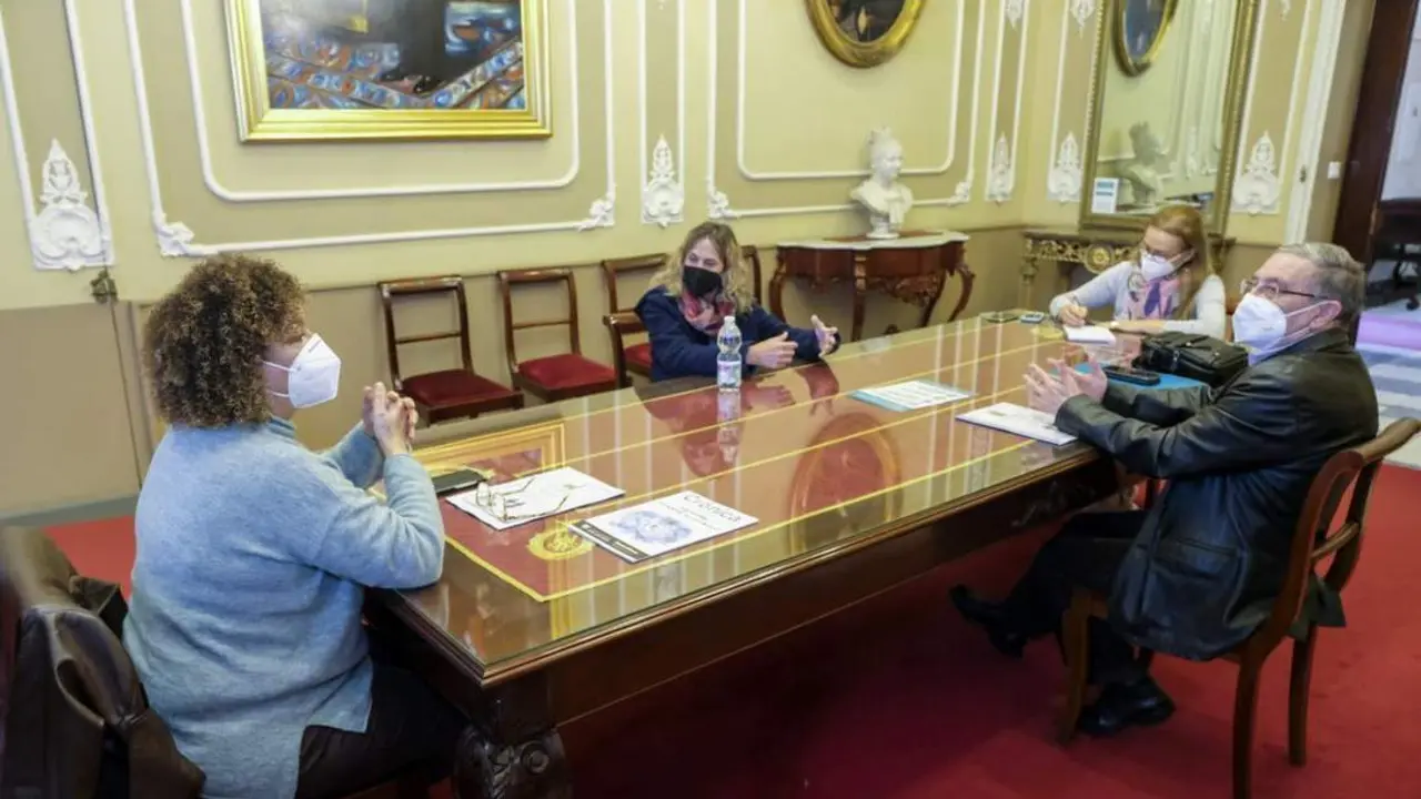 Reuni&oacute;n con la Asociaci&oacute;n de Enfermos de Crohn y Colitis Ulcerosa. - 