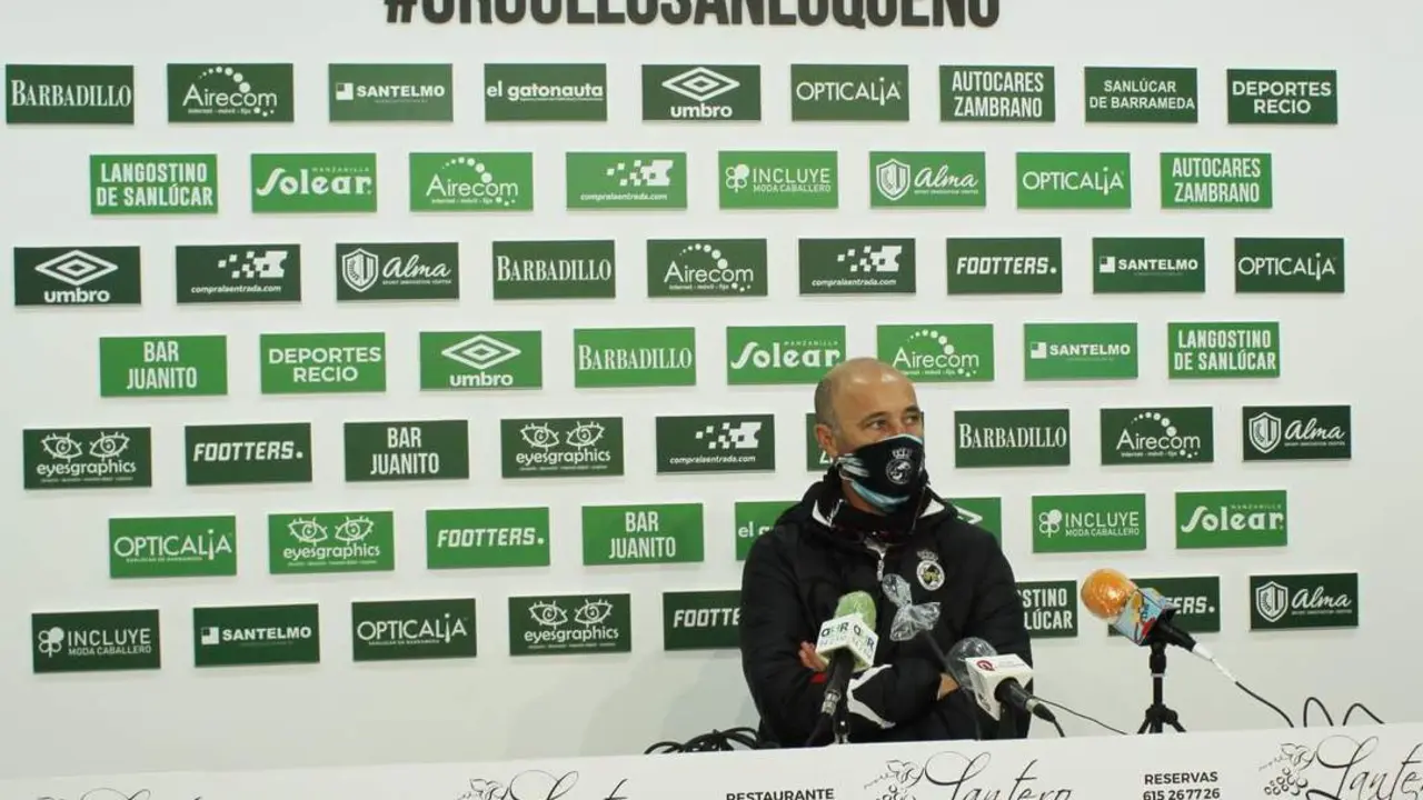El entrenador de la Balona, Calder&oacute;n, contento con el trabajo de su equipo - Ra&uacute;l J. Bustillos