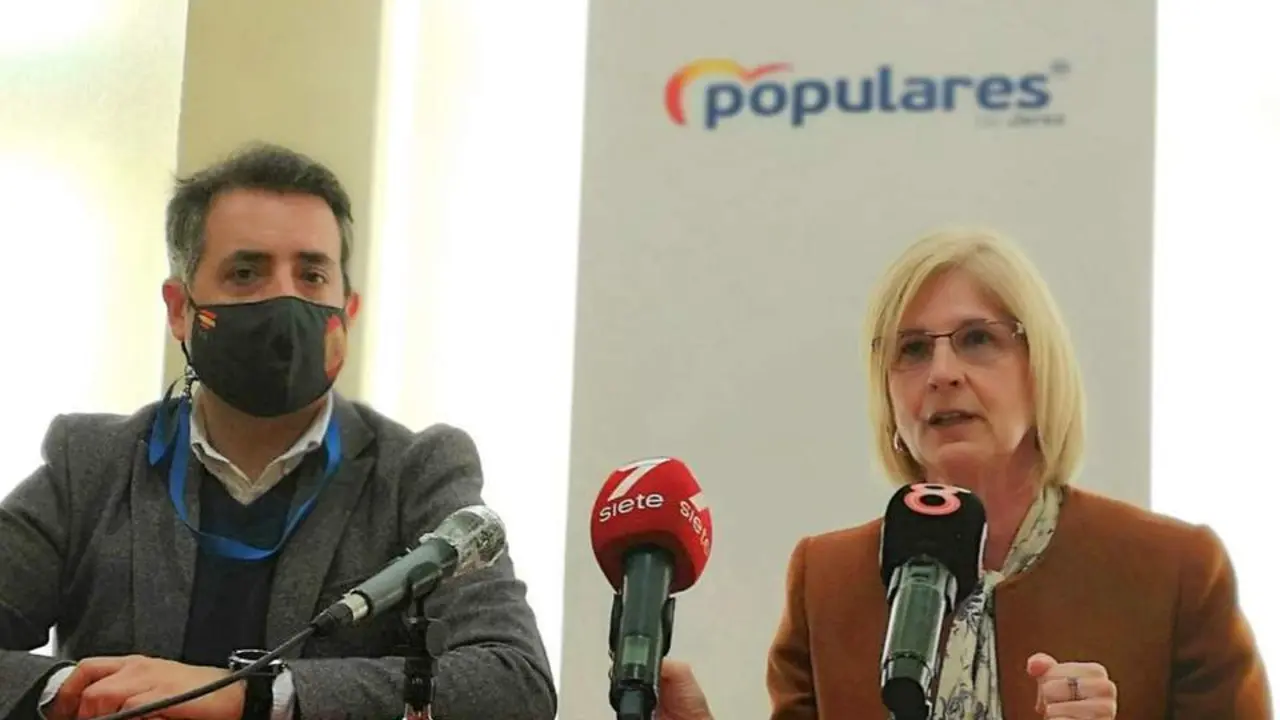 Salda&ntilde;a junto a Garc&iacute;a Pelayo en rueda de prensa - PP