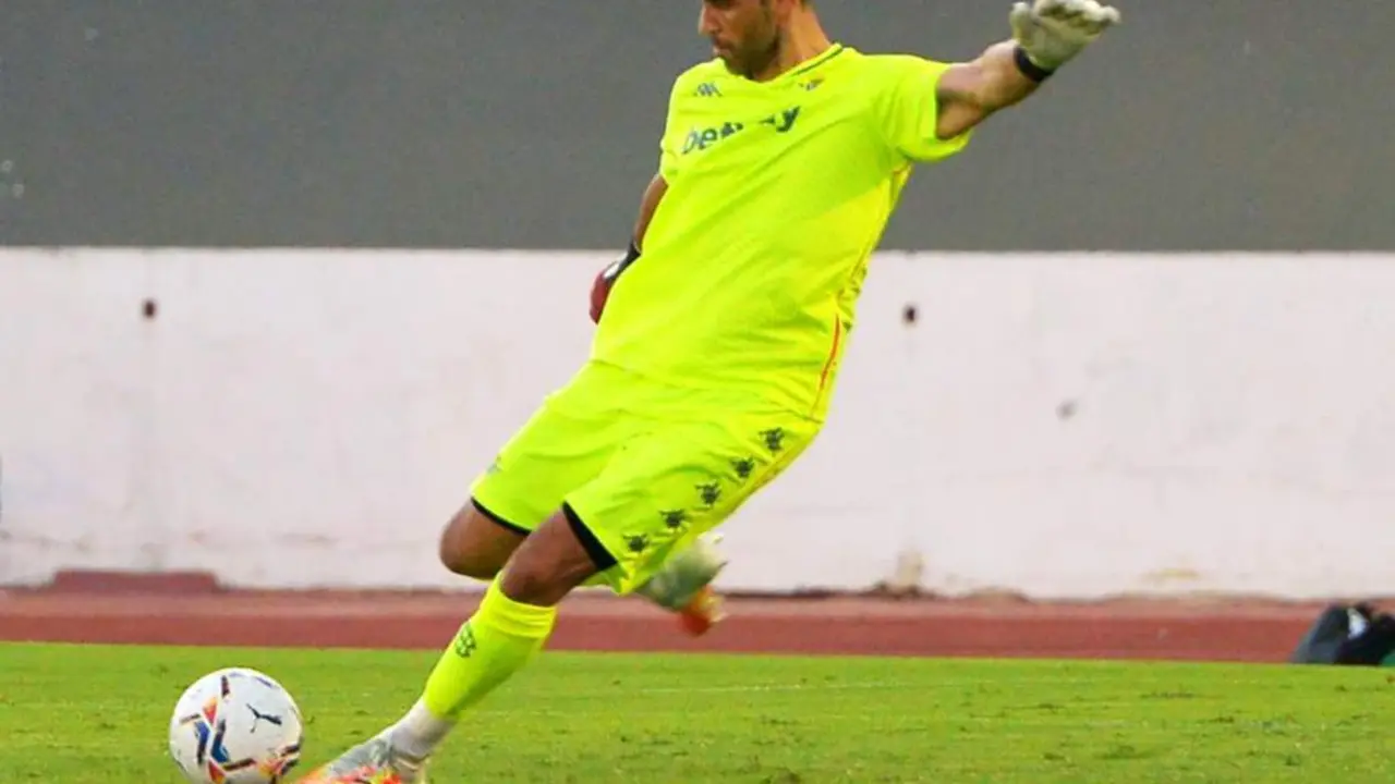 Claudio Bravo durante un amistoso de la pretemporada con el Betis. - rbb