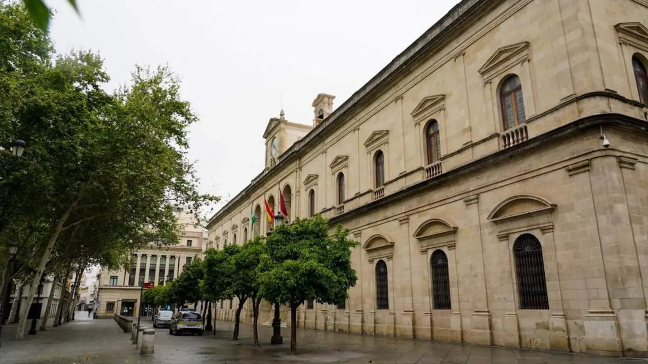 Fachada del Ayuntamiento de Sevilla. - AYTO