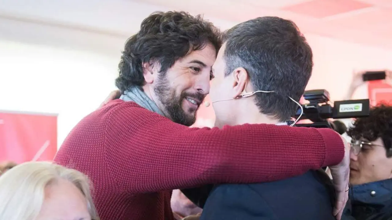 Antonio Gonz&aacute;lez, con Pedro S&aacute;nchez, en foto de archivo. - Cedida