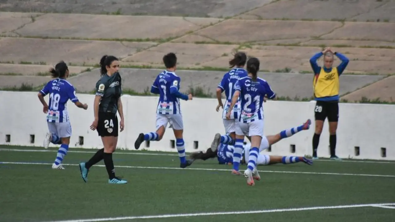 Dany Helena, celebrando el &uacute;ltimo gol ante el Rayo Vallecano. - TENOR
