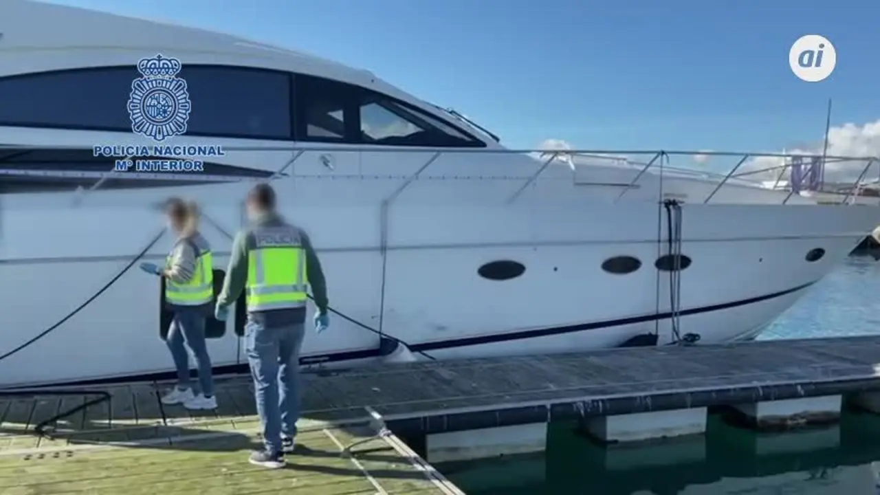 La Polic&iacute;a Nacional recupera en La L&iacute;nea un yate de lujo robado en Francia