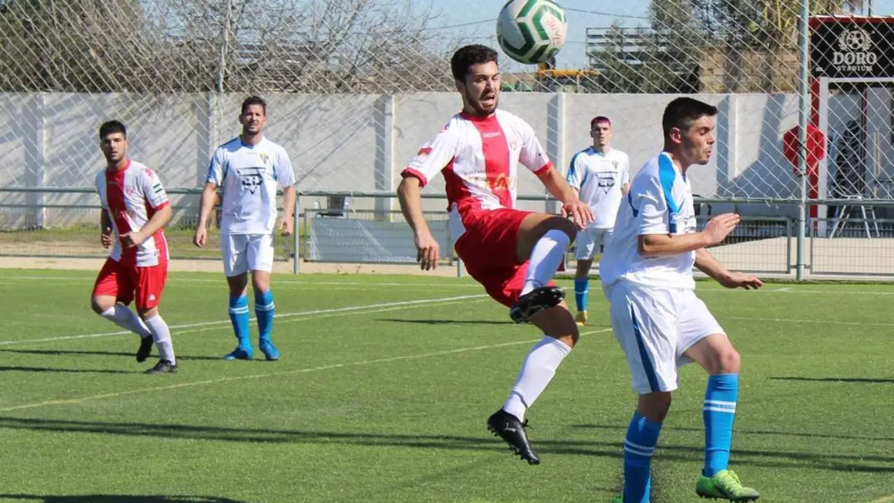 Una acci&oacute;n del partido que disputaron la Juventud Sanluque&ntilde;a y el Rayo Sanluque&ntilde;o en el Doro Stadium - Ra&uacute;l J. Bustillos