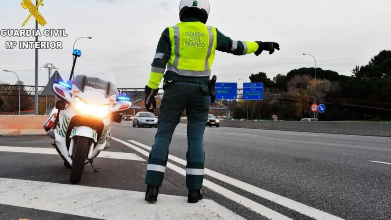 Control de Guardia Civil de Tr&aacute;fico. - ep