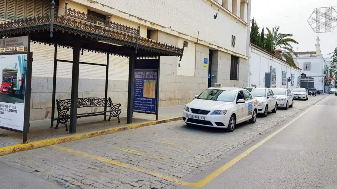 La parada de taxis ubicada en la Calle San Juan - Ra&uacute;l J. Bustillos