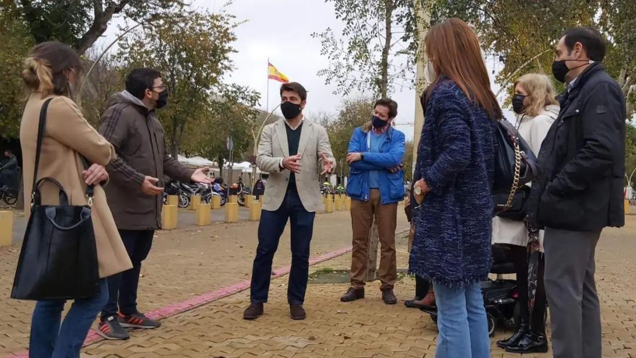 Beltr&aacute;n P&eacute;rez con los vecinos de la Alameda. - PP