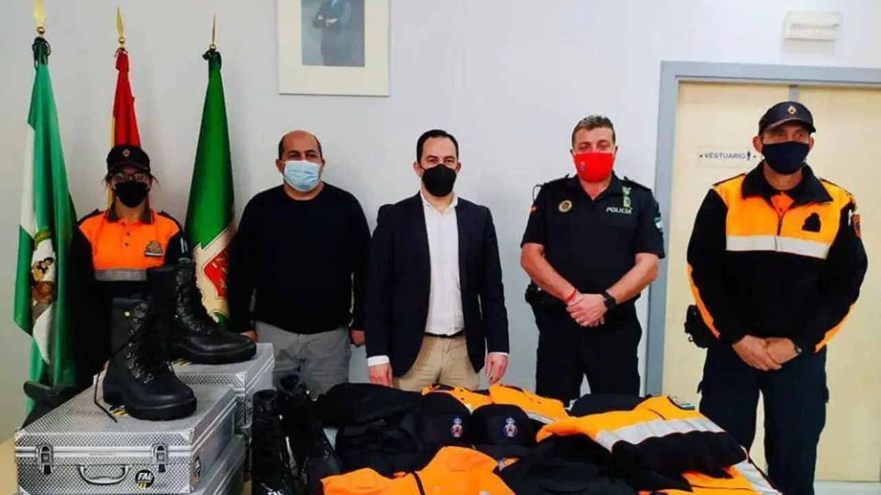 Entrega de los nuevos uniformes. - A.I.
