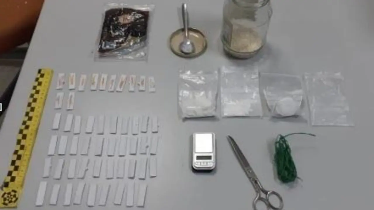 Material intervenido en el quiosco. - PL