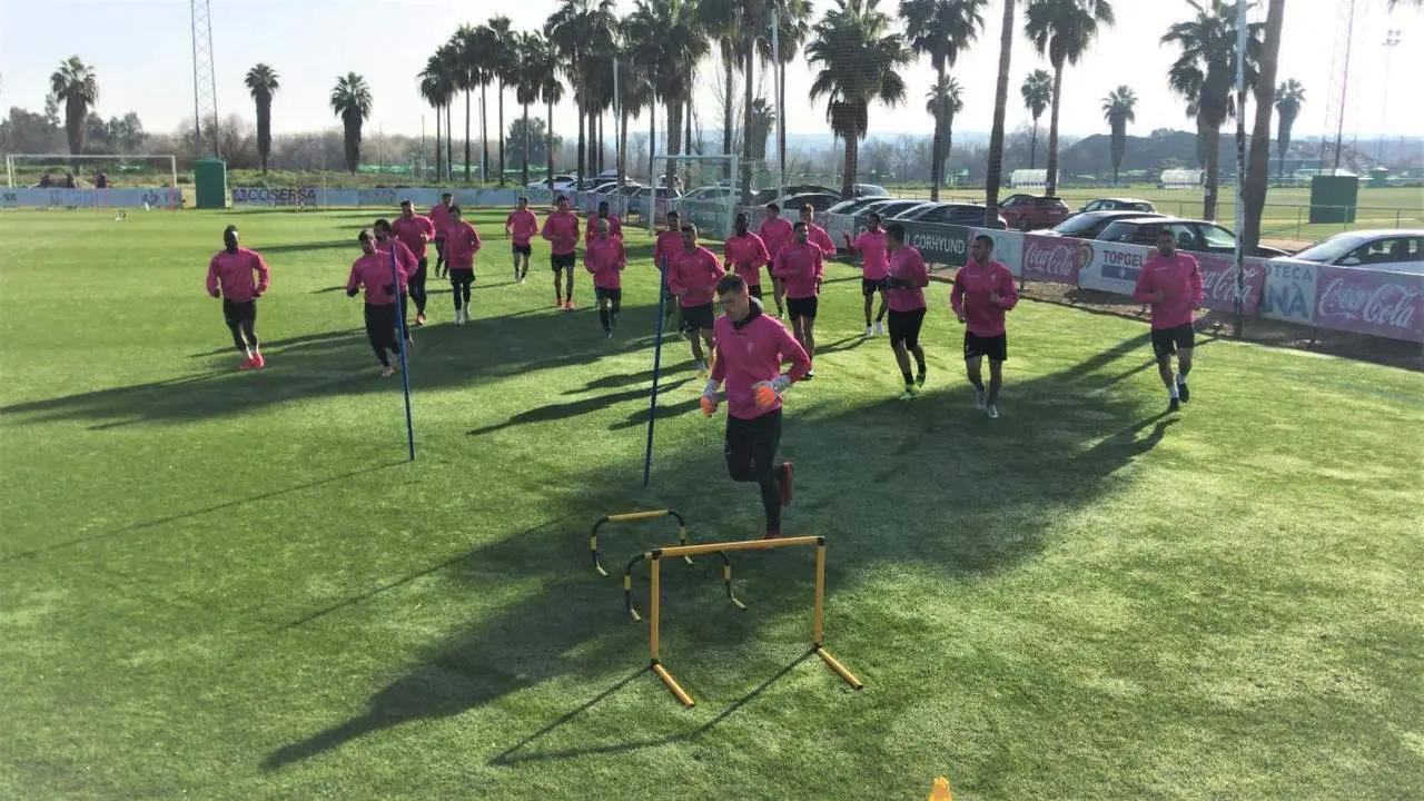 Los jugadores del C&oacute;rdoba CF durante el entrenamiento de este mi&eacute;rcoles - | Alejandro L&oacute;pez