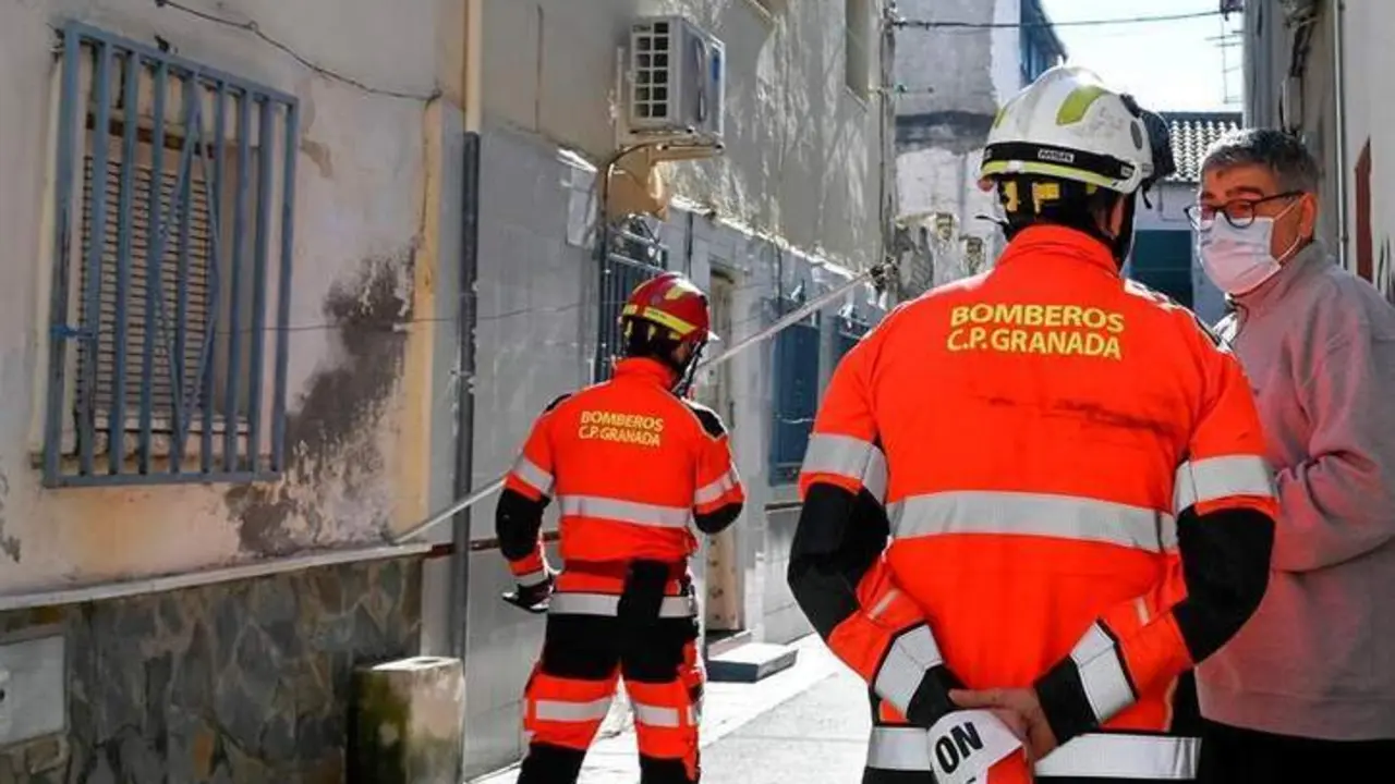 Bomberos en Santa Fe. - EFE