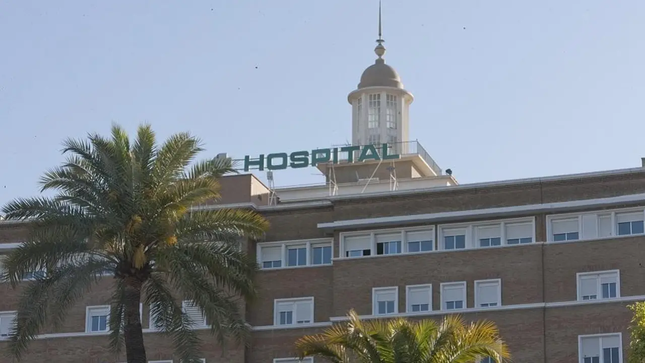 Fachada del Hospital Virgen del Roc&iacute;o. - Europa Press