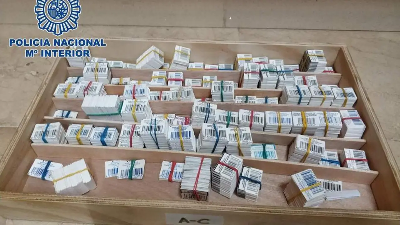 Cupones-precintos de medicamentos falsos. - VH
