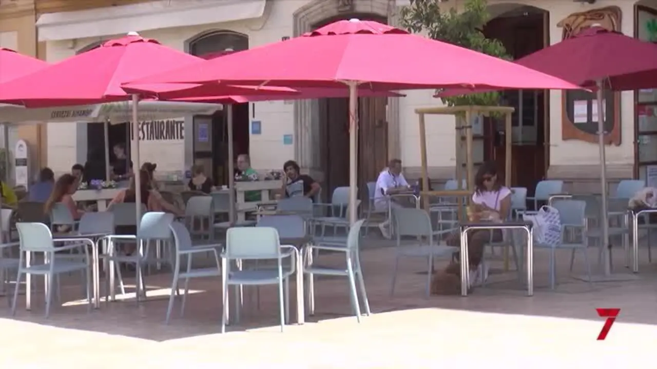 Hosteleros piden a la Junta aumentar aforo y horario ante la bajada de la incidencia