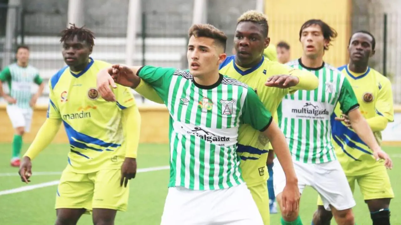 Naim y Nacho, marcados por tres defensas del Polillas - Mois&eacute;s Villalba