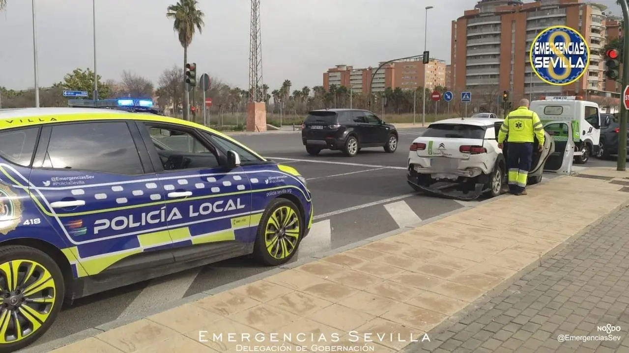 Accidente en la Avenida de Jerez. - EMERGENCIAS