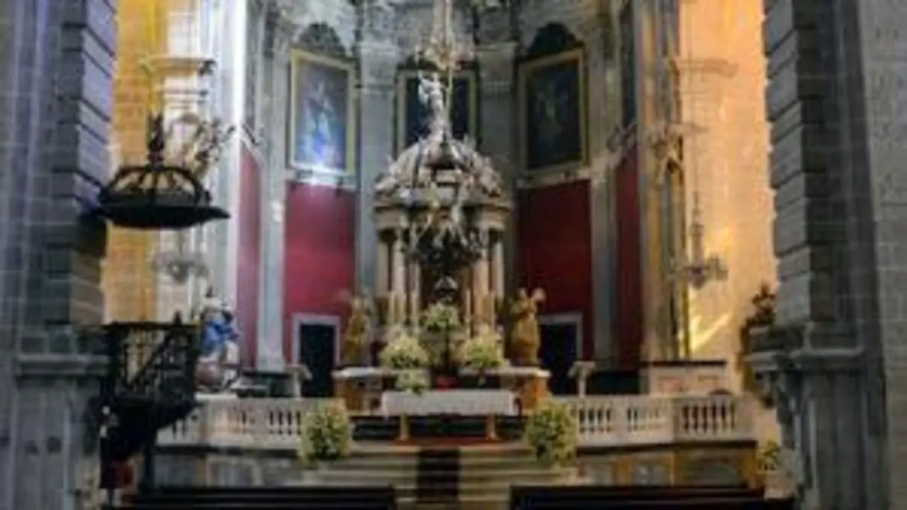 Altar de la Bas&iacute;lica Nuestra Se&ntilde;ora de los Milagros. - AI