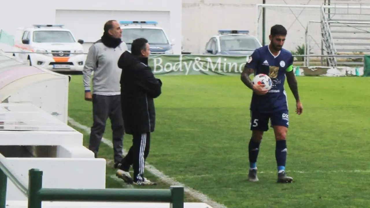 Romerito, Kiko de Diego y un defensa del Marino en el partido disputado en El Palmar - Ra&uacute;l J. Bustillos