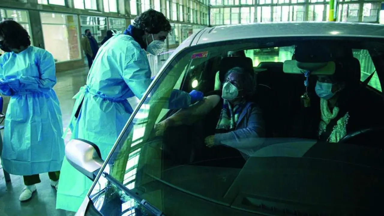 Vacunaci&oacute;n en Ifeca, en Jerez.  - Oliverio Ruiz