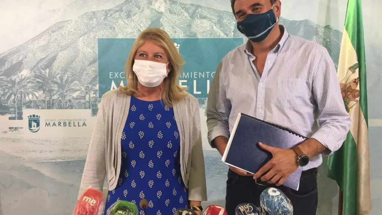 La alcaldesa de Marbella, &Aacute;ngeles Mu&ntilde;oz, y el concejal de Hacienda, F&eacute;lix Romero. - EP