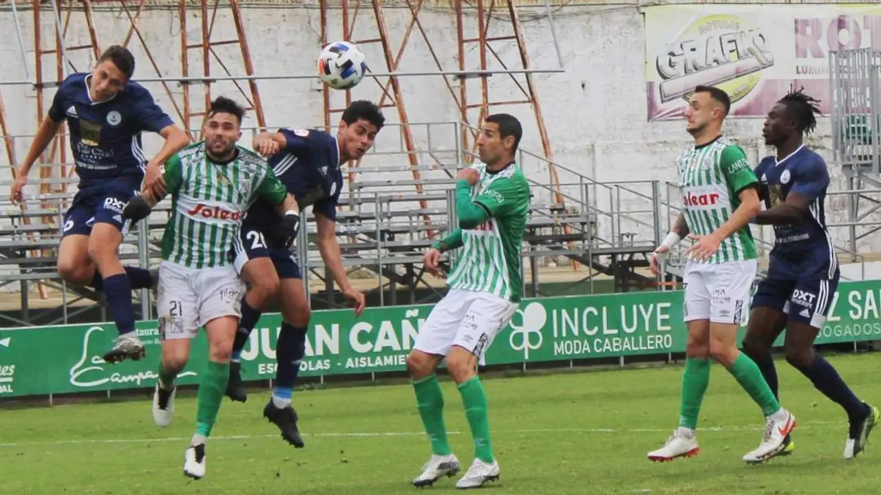 Kevin Bautista, Geijo y Arasa en una acci&oacute;n de ataque ante el Marino en El Palmar - Ra&uacute;l J. Bustillos